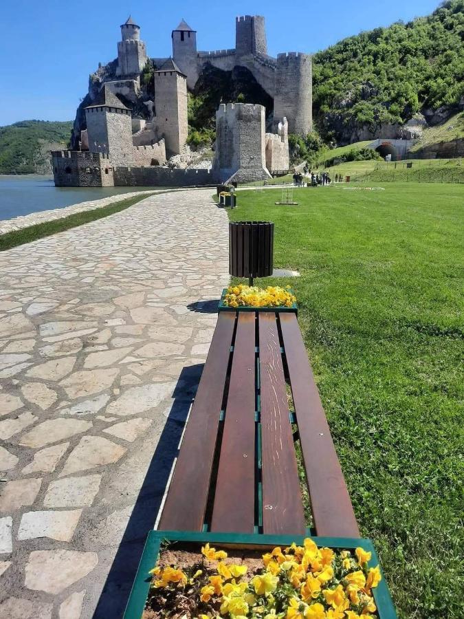 Apartmani Nina Golubac Exterior foto